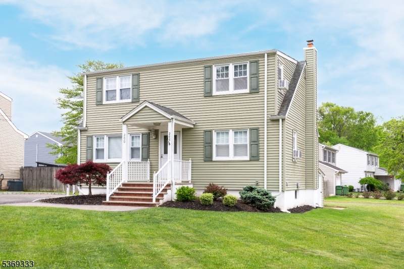 200 Plainfield Rd - Photo 1