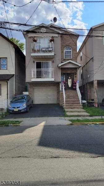 326 Livingston St - Photo 1
