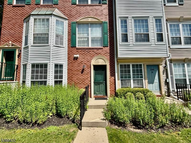 1206 Sycamore Ln - Photo 1