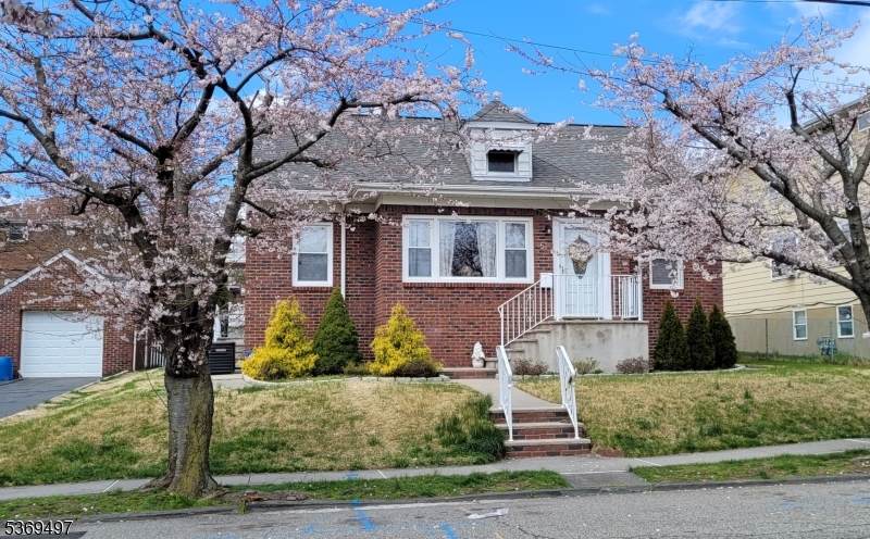 51 Westervelt Pl - Photo 1
