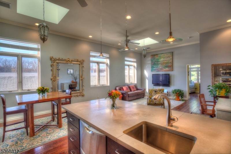 211 Main St - Photo 1