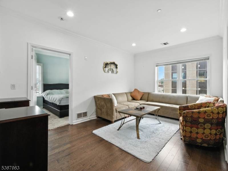 5808 Washington St - Photo 1