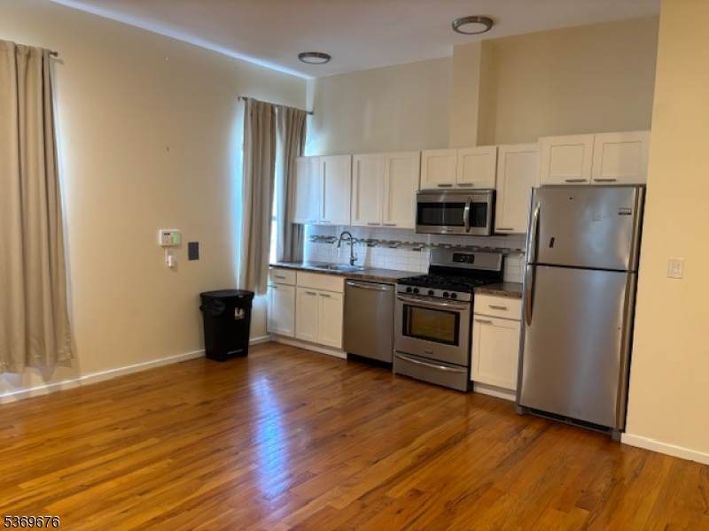 1086 S Orange Ave - Photo 1