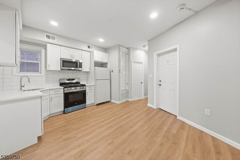 57 Henry St - Photo 1