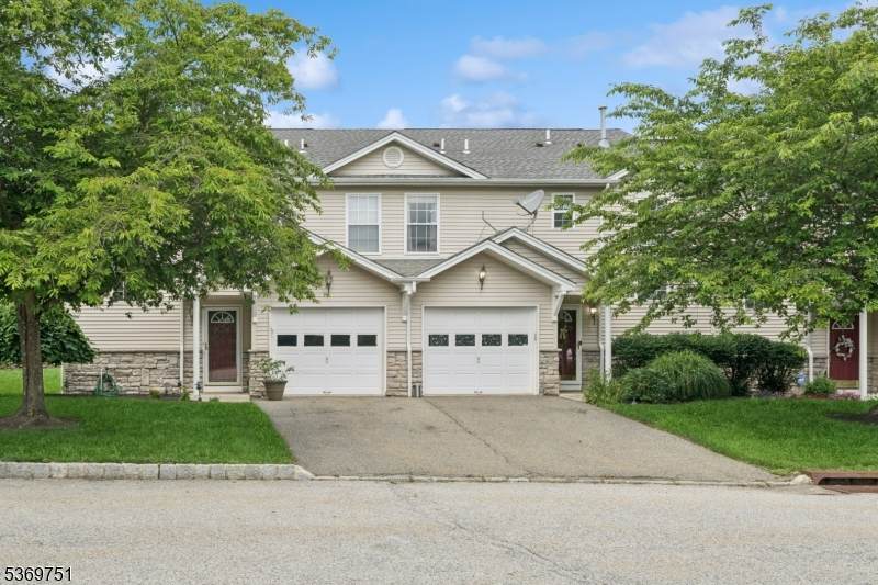 10 Peachtree Lane - Photo 1