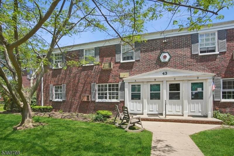 43 W Roselle Ave - Photo 1