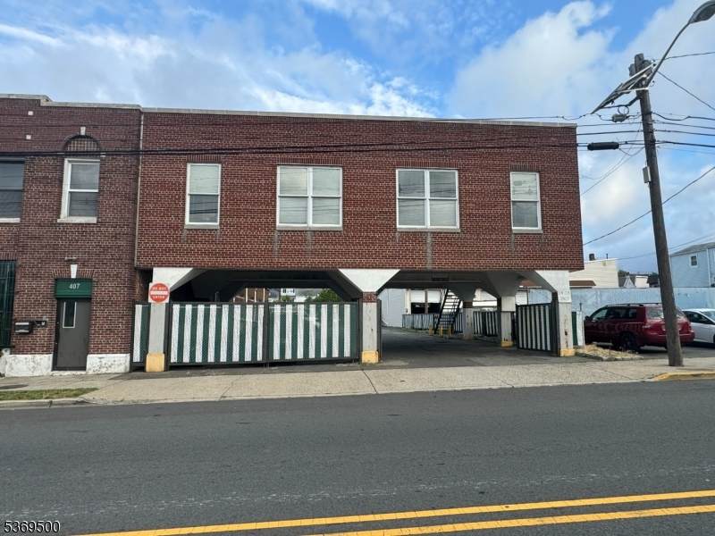 407 Schuyler Ave - Photo 1