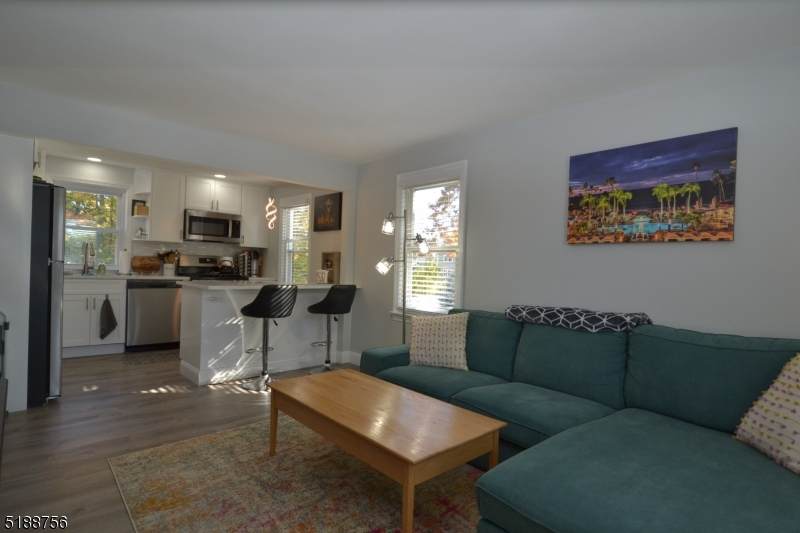 215 New St - Photo 1