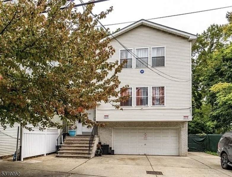 245 Hawthorne Ave - Photo 1