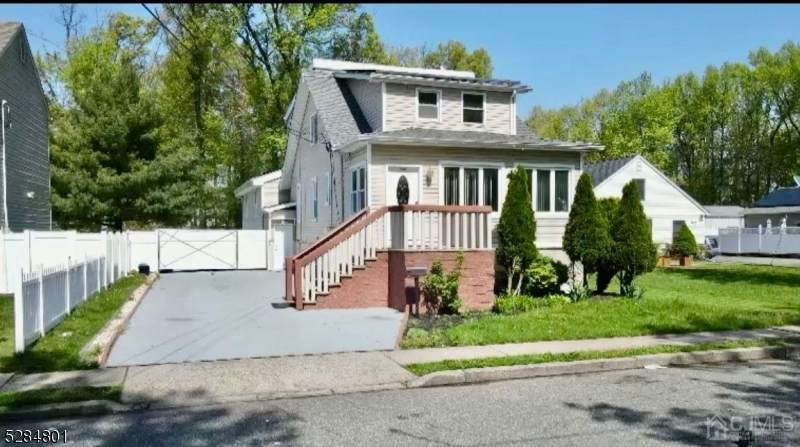1031 Newton St - Photo 1