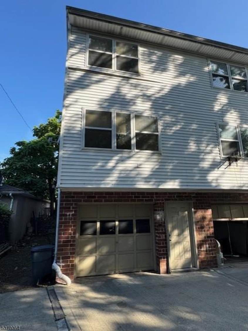 293 Paterson Ave - Photo 1