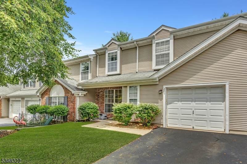 209 Learnington Way - Photo 1