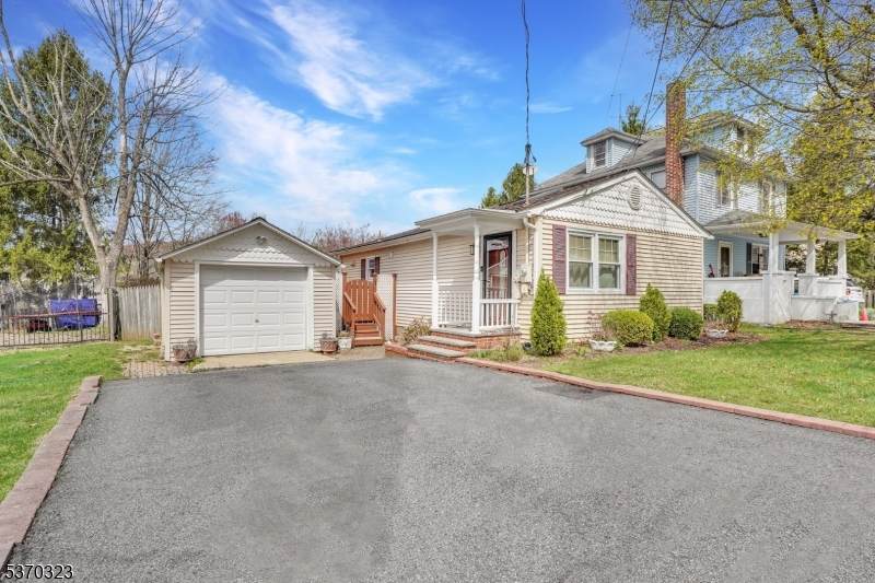 152 Center St - Photo 1