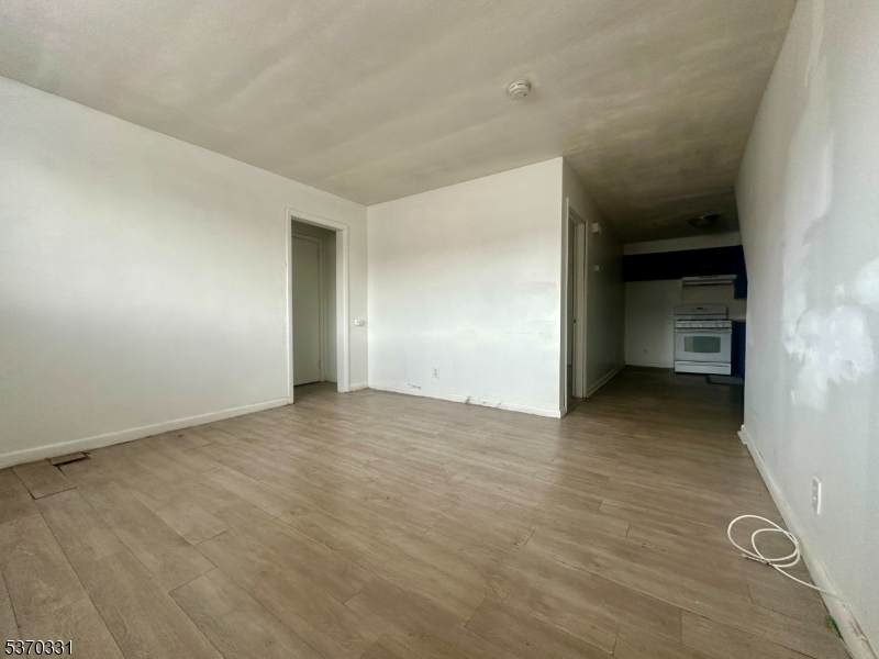 530 Valley Brook Ave 1Fl - Photo 1