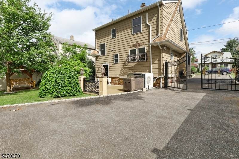 406 Dixie Ave - Photo 1