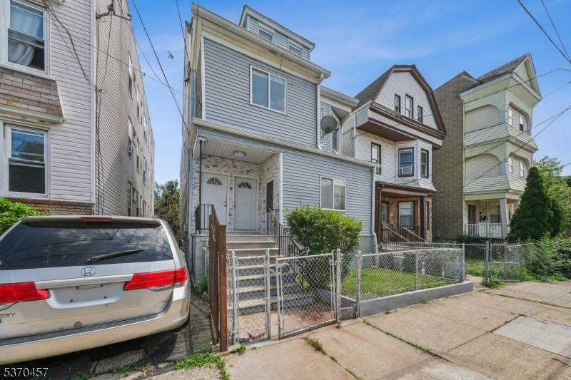 18 Ellis Ave - Photo 1