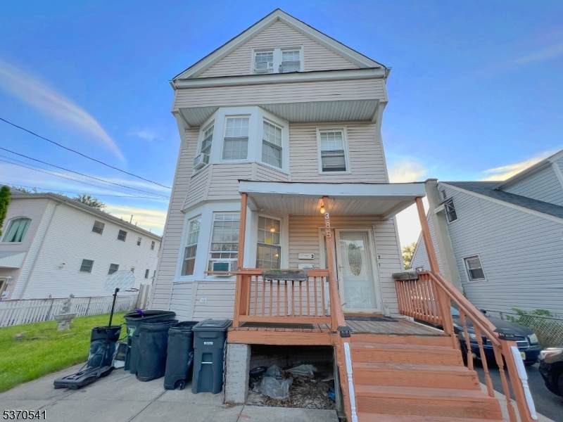 385 Stephens St - Photo 1