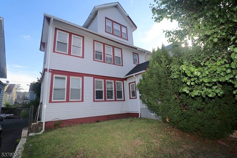 176 Shephard Ave - Photo 1