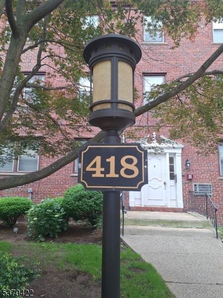 418 Main St - Photo 1