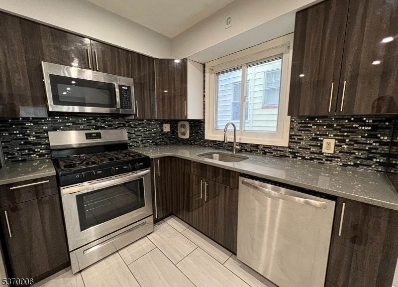 47 Smith St - Photo 1