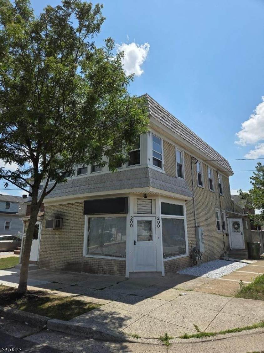 200 Jefferson Ave - Photo 1