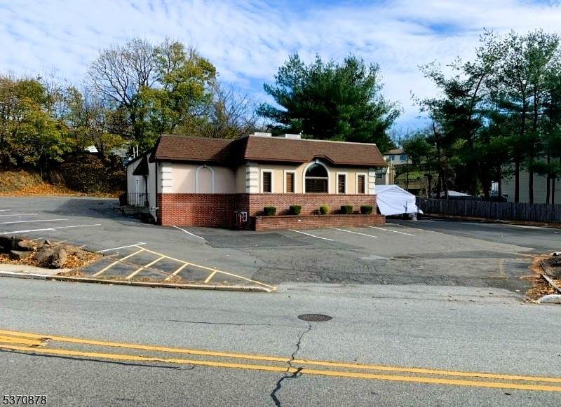 223 New St - Photo 1