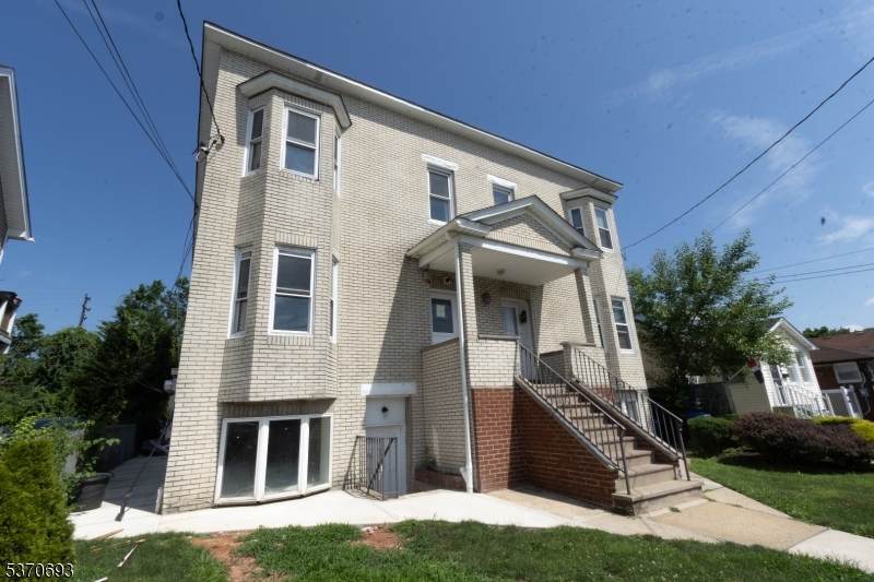 337 W Clay Ave - Photo 1