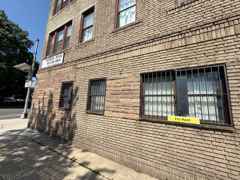 969 S Orange Ave - Photo 1
