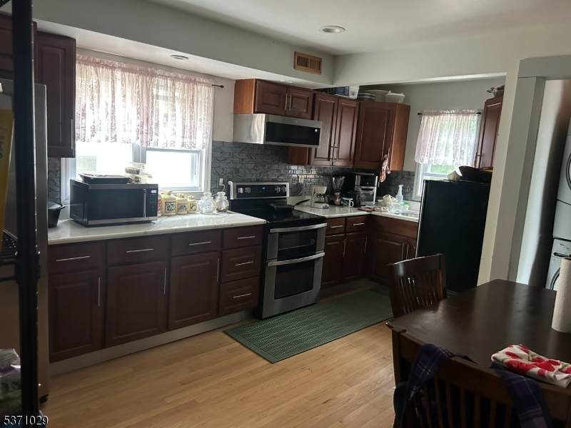 29 Drake Ave - Photo 1