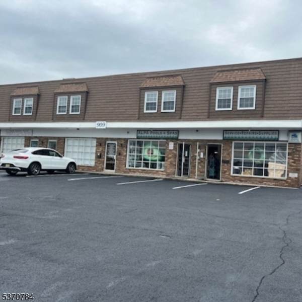909 Belmont Ave - Photo 1