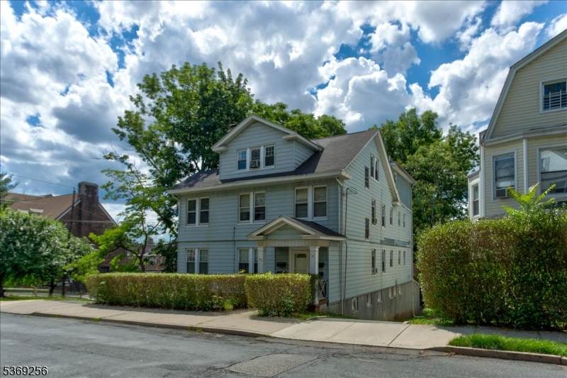 513 Academy St - Photo 1