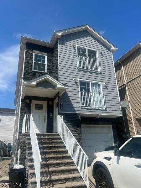 1019 E Grand St - Photo 1