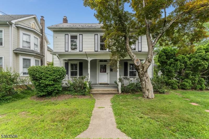 139 4Th St - Photo 1