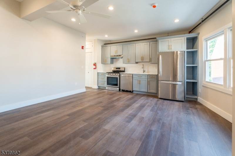 528 Oak Ave - Photo 1