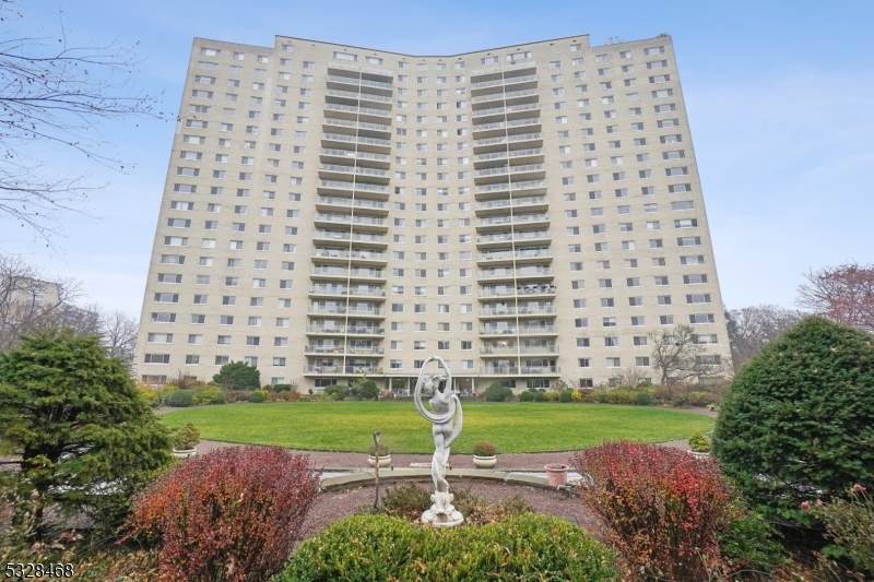 377 S Harrison St - Photo 1