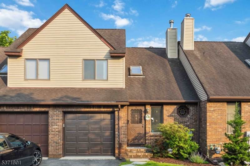 8 Tudor Dr - Photo 1