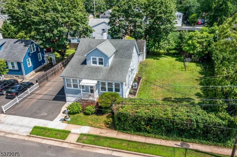 913 E Frech Ave - Photo 1
