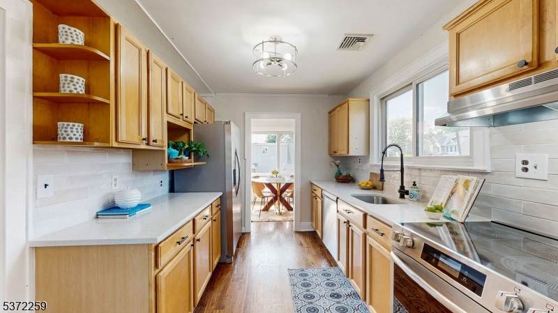 10 Ridgedale Ave West - Photo 1