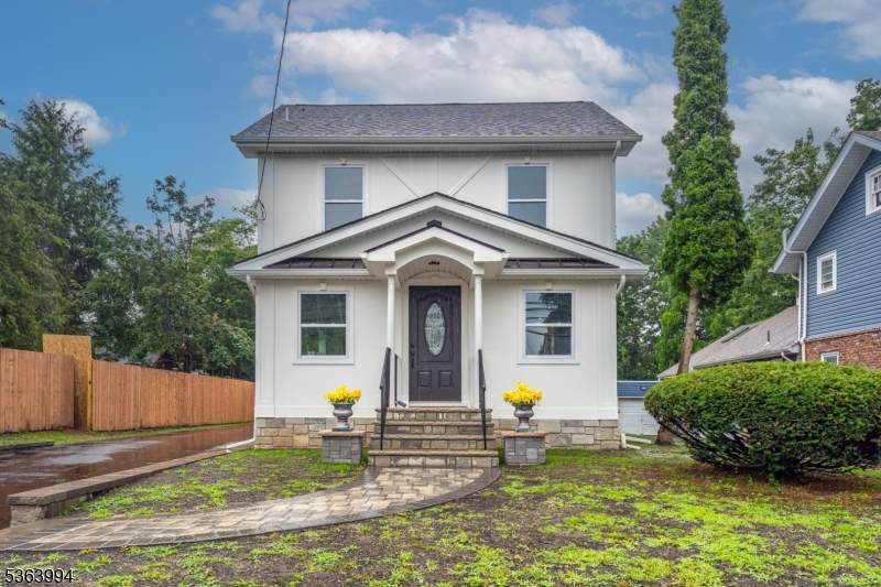 11 Raymond Ave - Photo 1