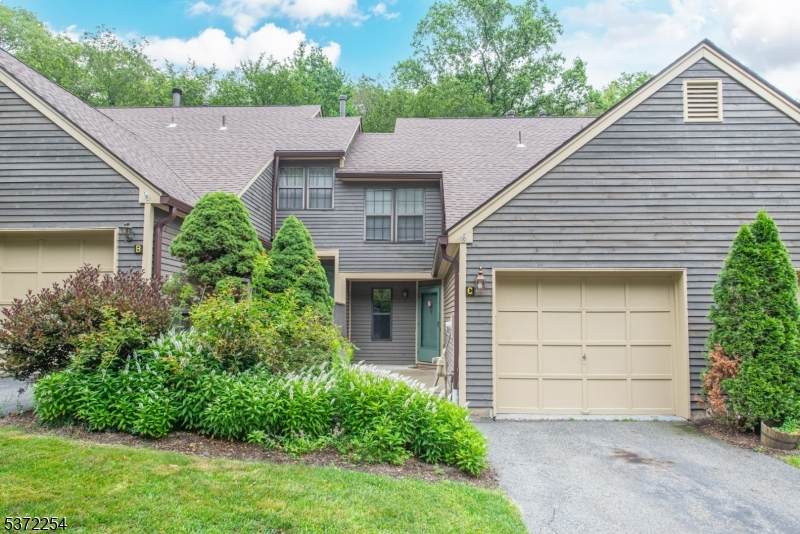 43 Lexington Ln - Photo 1