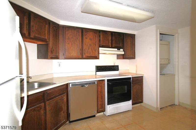 2234 Harmon Cove Tower - Photo 1