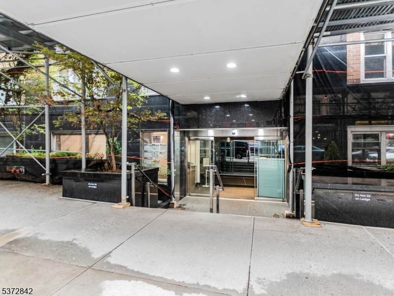 333 E 66Th - Photo 1