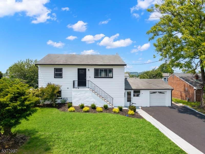 86 Mount Pleasant Ave - Photo 1