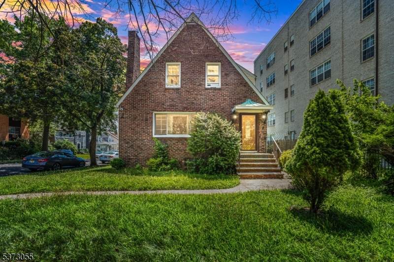 384 S Harrison St - Photo 1