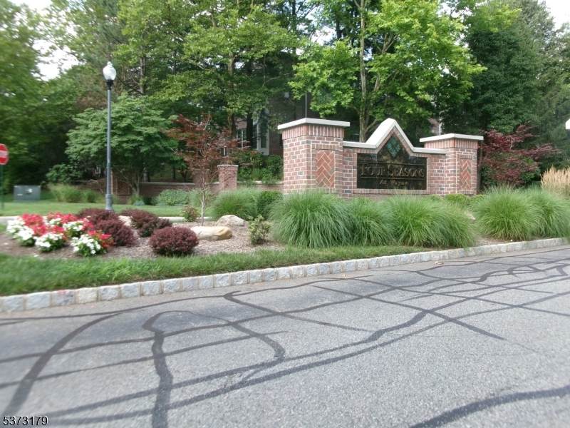 511 Four Seasons Dr - Photo 1