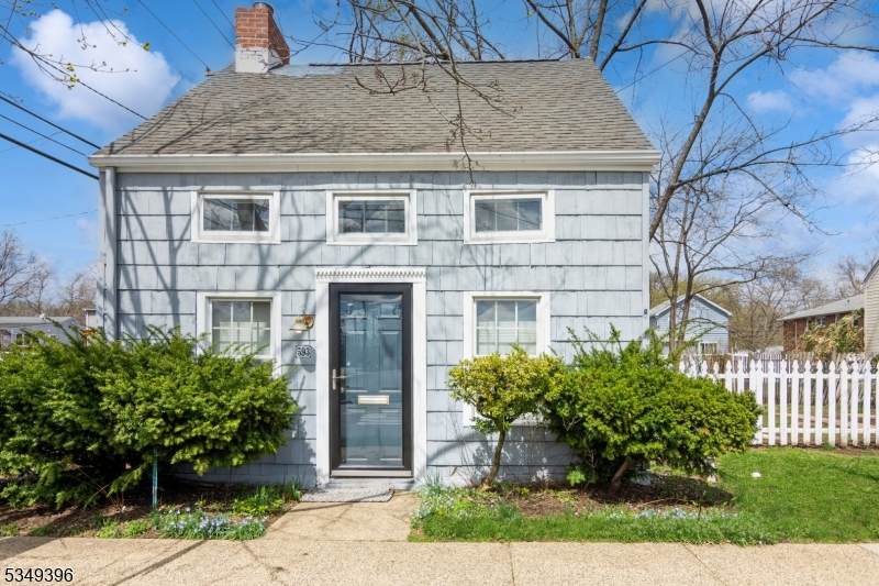 593 W Hazelwood Ave - Photo 1