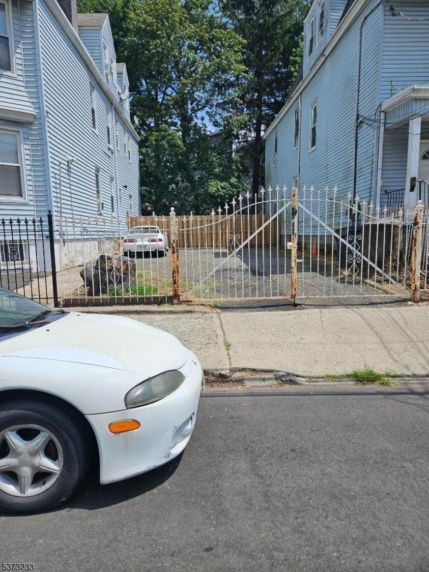 892 S 18Th St - Photo 1