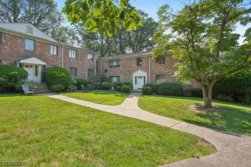 86 Troy Dr - Photo 1