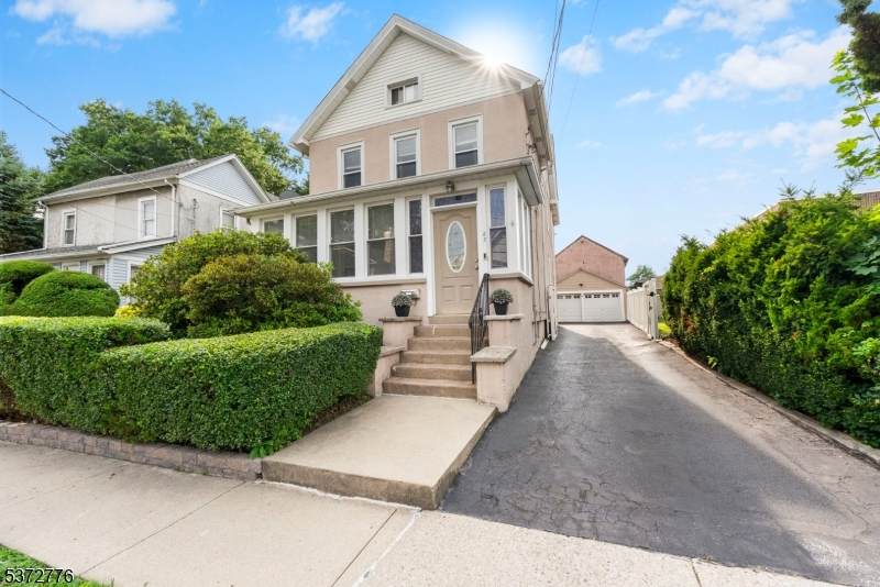 32 Walter Hammond Pl - Photo 1