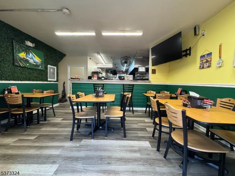 202 E Main St - Photo 1